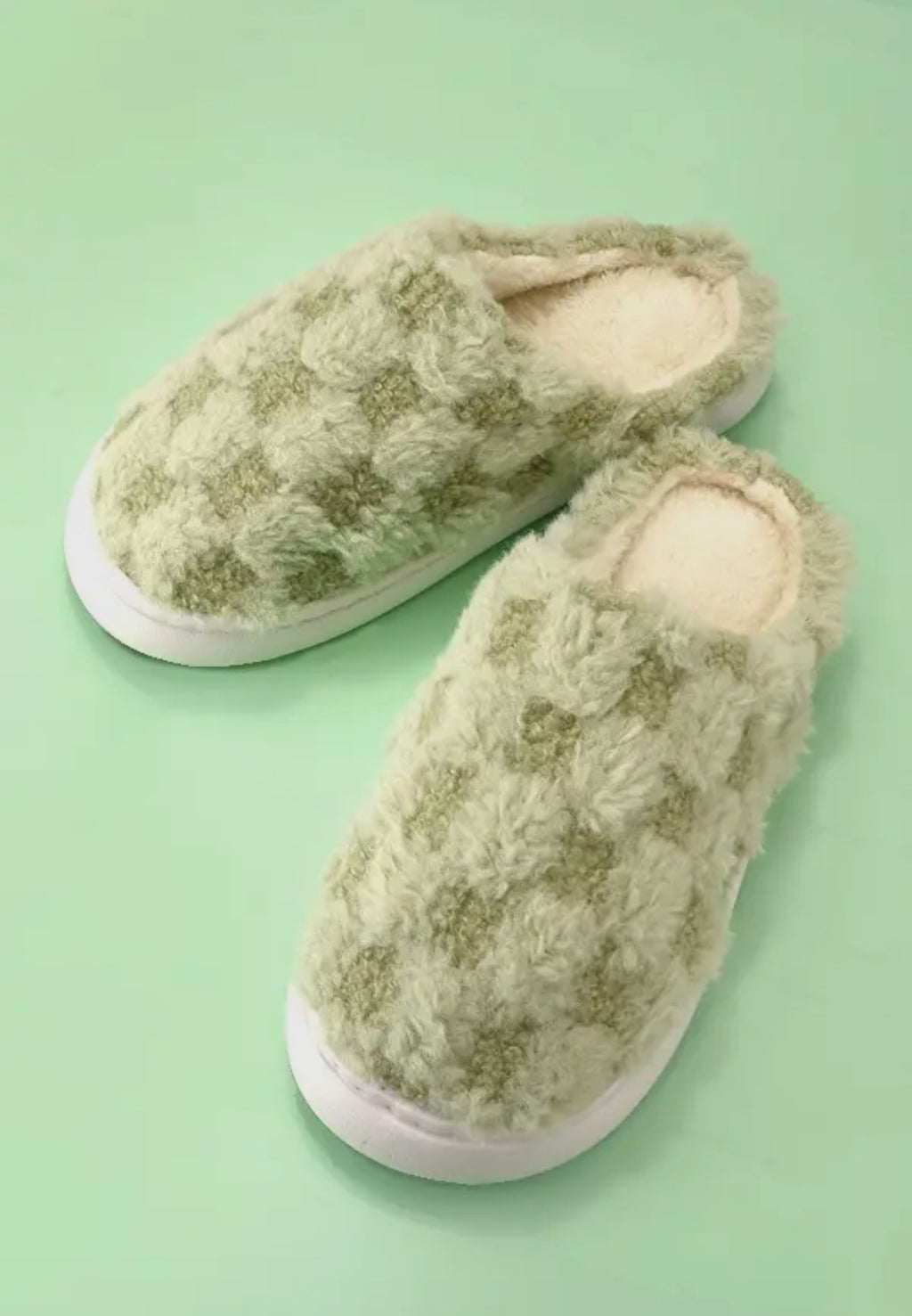 Checkered cozy slippers